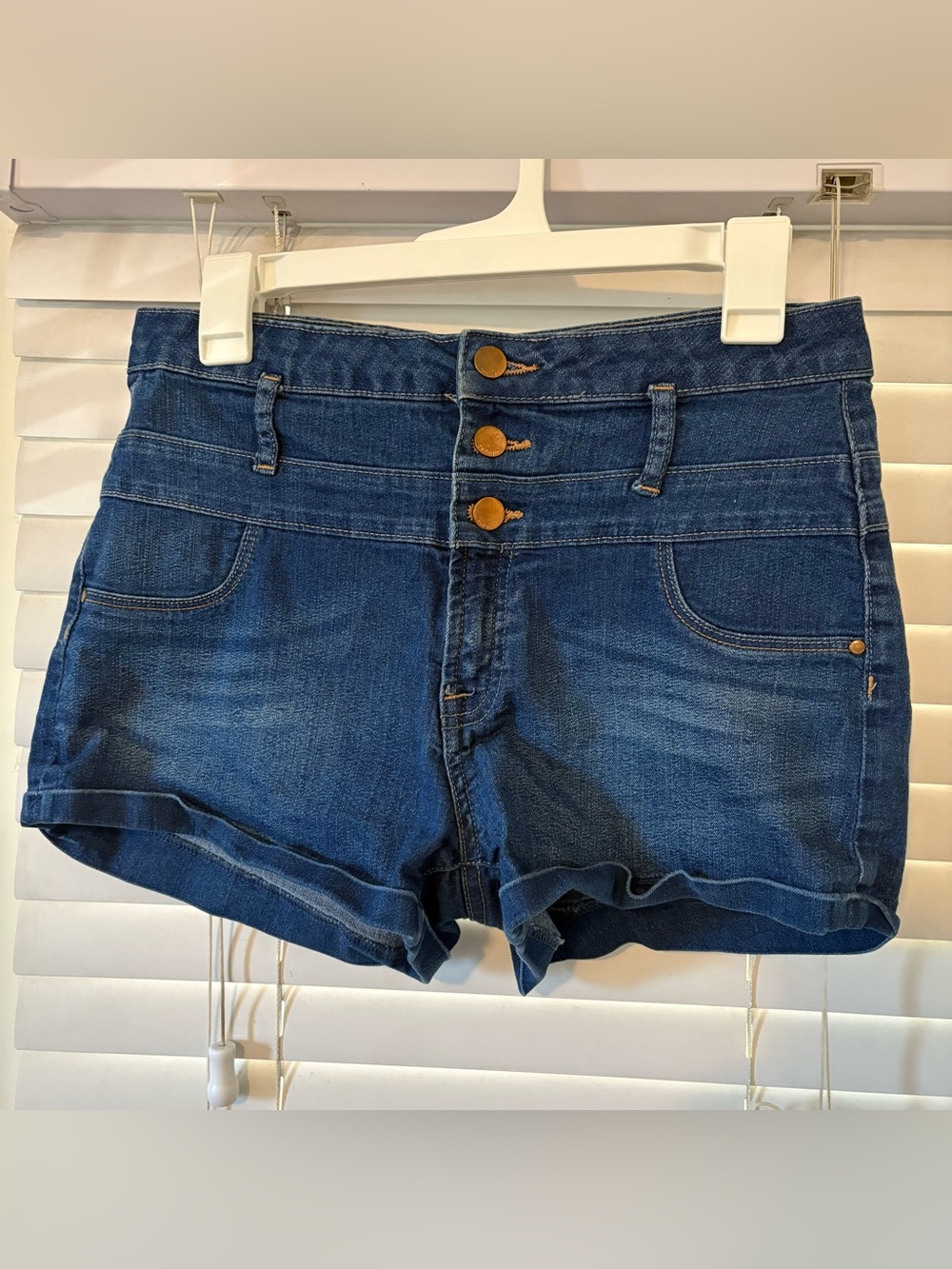 Refuge Women’s High Rise Denim Shorts Blue Size 8‎ Cuffed Stretch Jean Shorts